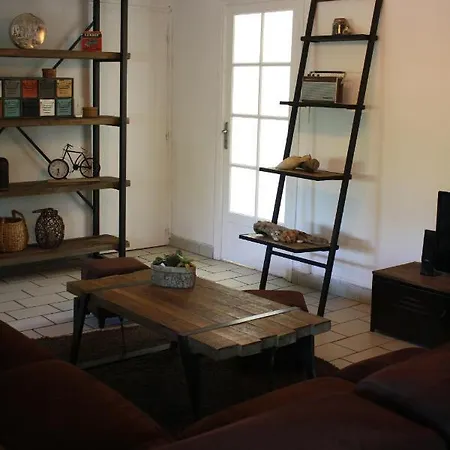 Villa Villa *